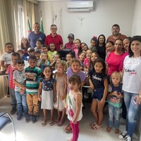 Alunos do ensino fundamental das Escolas Municipal Maria Hubner de Freitas e José Marques, visitaram as dependências da Câmara Municipal de Lajinha